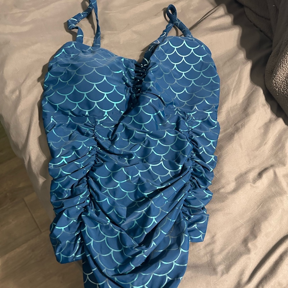 Torrid women’s 4x one piece mermaid swimsuit, like new, excellent condition
